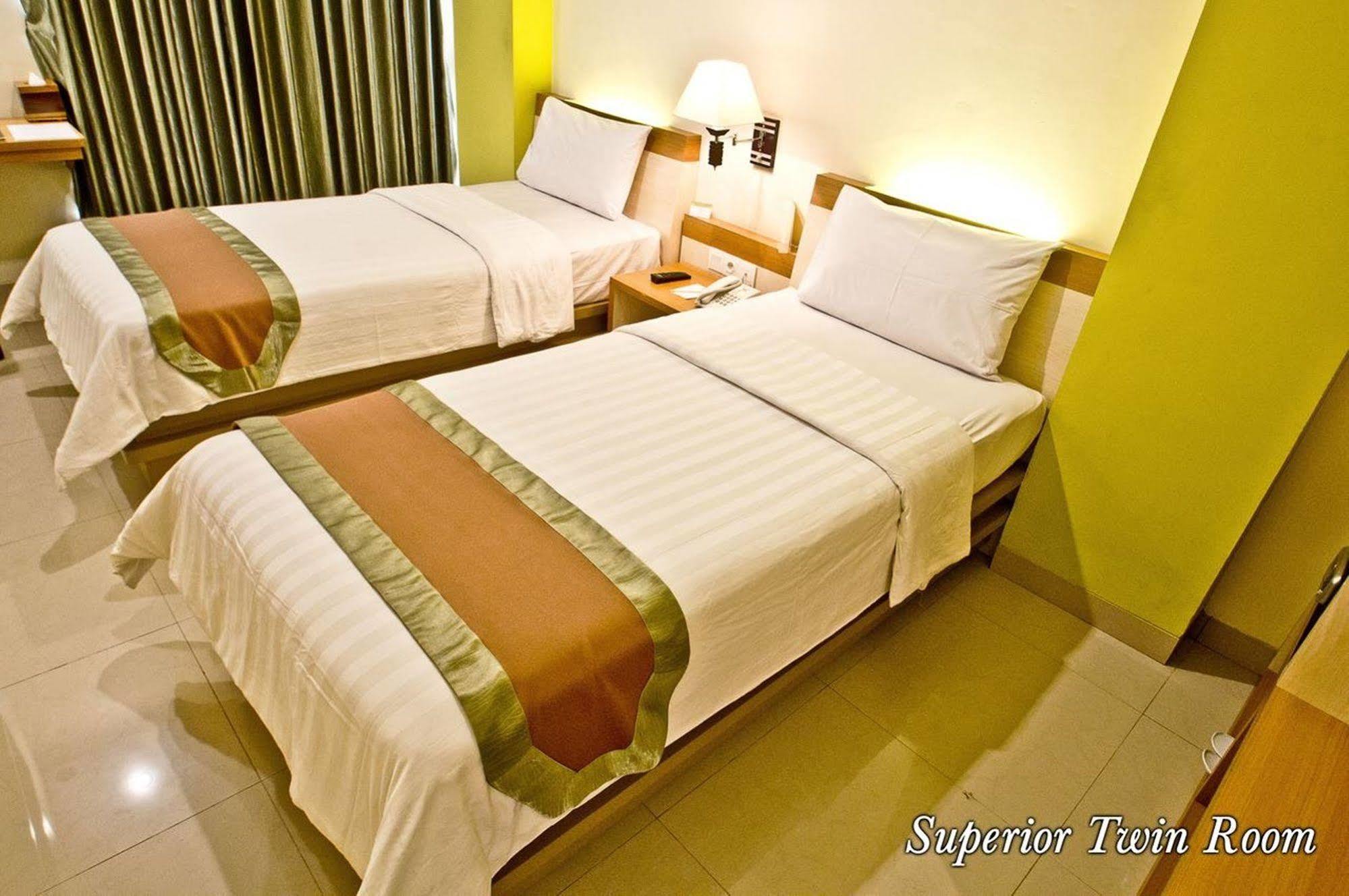 De Batara Hotel Bandung Extérieur photo